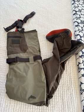 NWT Simms Olive Freestone Stocking foot Fishing Waders Bibs Men’s 9-11 Foot